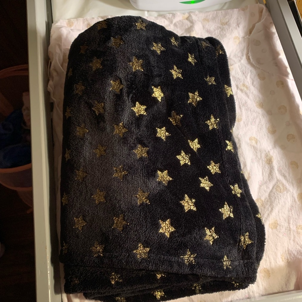 Throw blanket